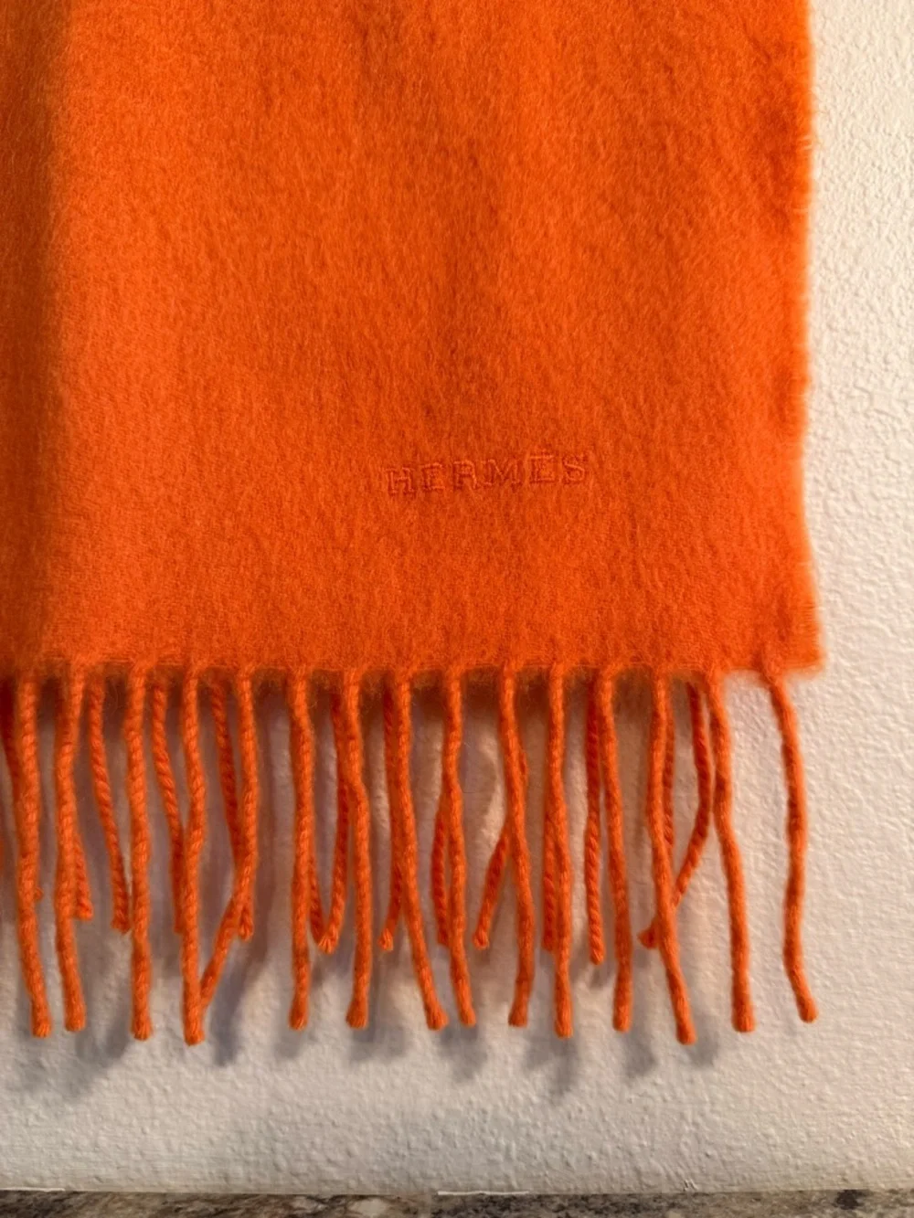 Authentic Hermès Cashmere scarf in box with ribbon - Picture 3 of 14
